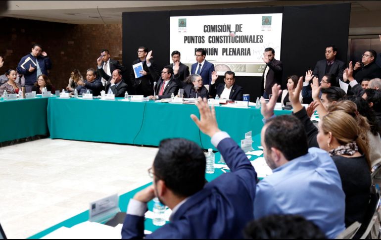 En estos momentos continúan en la presentación de reservas por parte de los integrantes que permanecieron en la Comisión. SUN / A. Salinas