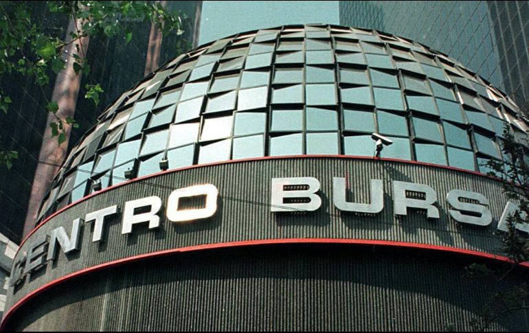 En el mercado accionario local se opera con un volumen de 1.2 millones de títulos, por un importe económico de 26.2 millones de pesos. NTX / ARCHIVO