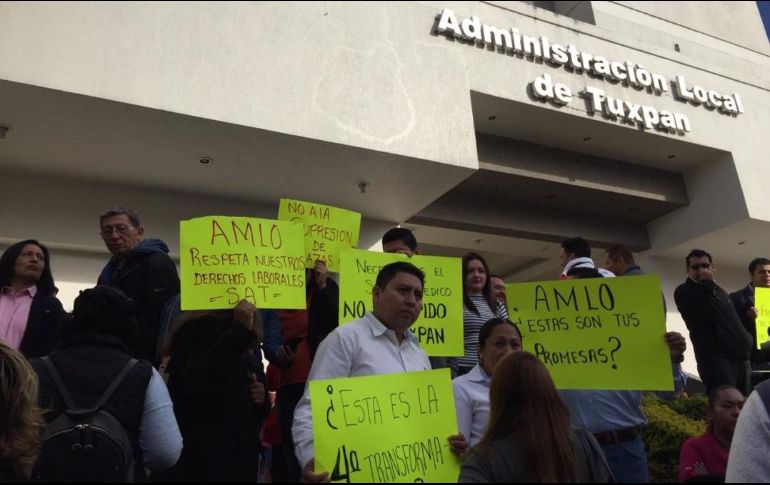 Los manifestantes declaran que aún falta que les paguen la prima vacacional, otras prestaciones y la última quincena del mes. TWITTER/@PCardinalGolfo1