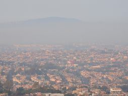 Las partículas en suspensión se producen a partir de factores como los procesos de combustión generada por el tráfico vehicular y la suspensión de polvos propios de la temporada. EL INFORMADOR / ARCHIVO