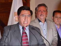 Jesús Reyna García (i) informa que estos días inmediatos se dedicará a hacer cosas personales con su familia; 