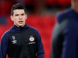 Lozano convirtió en gol la falta cometida por Vlaar sobre Dumfires.TWITTER/@PSV