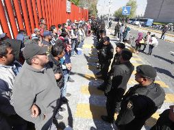 La Cámara de Diputados está bloqueada desde la mañana de ayer viernes debido a la protesta que realizan distintas organizaciones campesinas para exigir recursos para la agricultura. SUN / L. Cortés