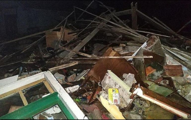 Imágenes en redes muestran los estragos del tsunami, entre lo que hay calles inundadas y un carro volteado. TWITTER