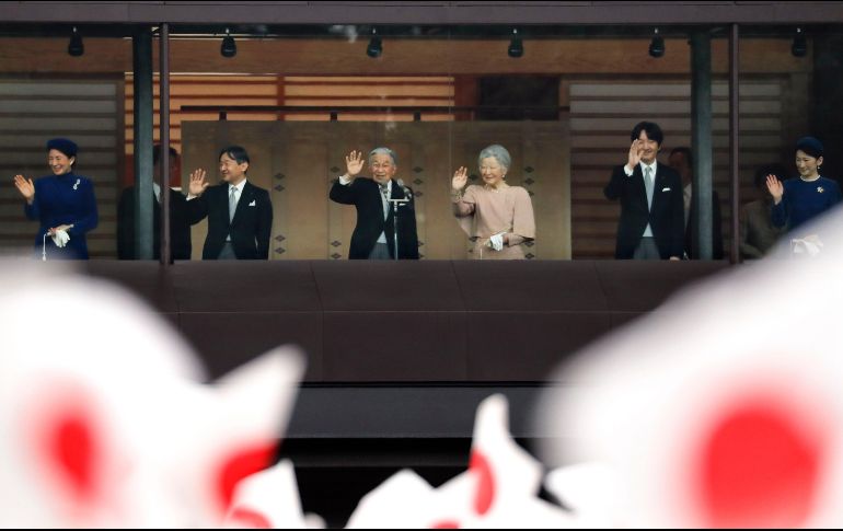 Nacido el 23 de diciembre de 1933, Akihito es el primer emperador que llegó al trono bajo la Constitución de 1947, dictada por Estados Unidos tras la derrota de Japón. EFE / K. Mayama