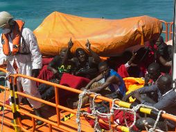 En semanas recientes ha aumentado la cantidad de migrantes que tratan de llegar en bote a Gran Bretaña. AP / ARCHIVO