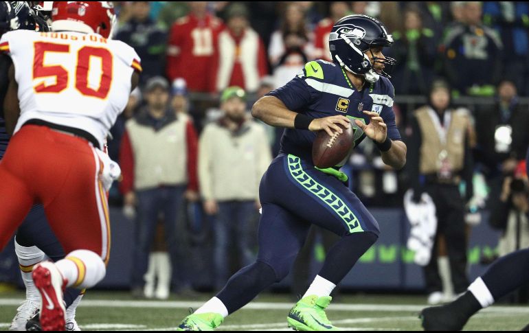Russell Wilson completó 18 de 29 pases para 271 yardas. AFP/A. Parr