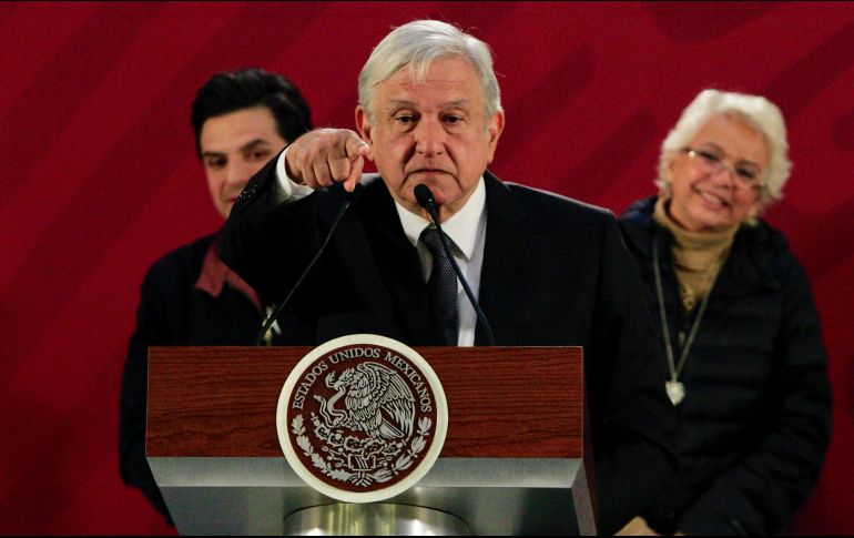 El Presidente dice que estaba muy contento porque 310 diputados aprobaron PEF, porque algunos legisladores de oposición se salieron del salón de plenos y no votaron. NTX / J. Lira