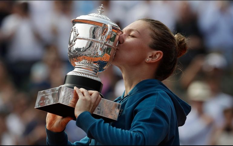 Este año, Halep venció a la estadounidense Sloane Stephens en la final del torneo Roland Garros y consiguió así su primer título de Grand Slam. AP / ARCHIVO