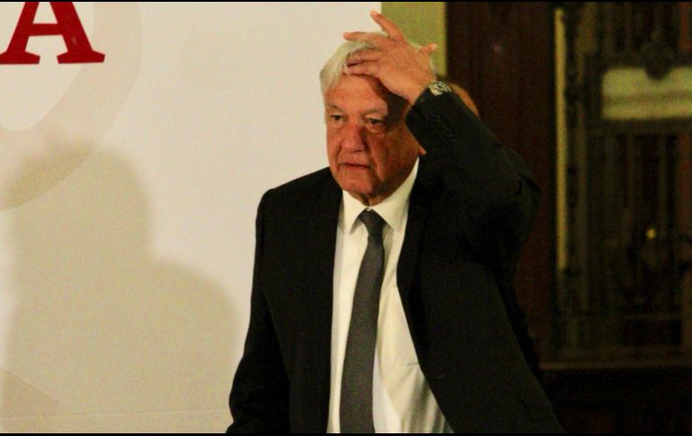 Esta mañana de lunes, se manifestaron trabajadores de confianza del SAT afuera de Palacio Nacional en el contexto de la conferencia matutina del Presidente. NTX / J. Lira