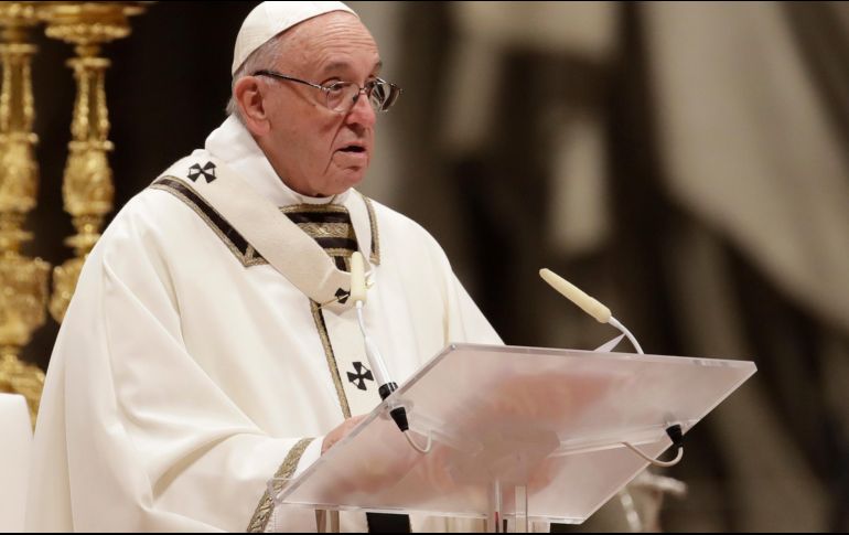 La celebración en la Basílica de San Pedro inició con la develación de una figura del Niño Jesús. AP/A. Tarantino