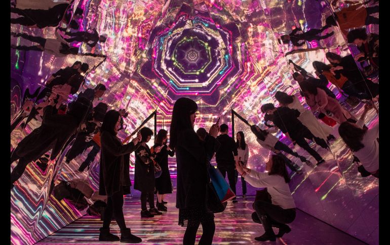 Una instalación de caleidoscopio en un área comercial en Hong Kong. AFP/P. Fong