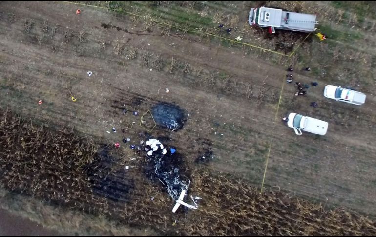 Toma aérea de los restos del helicóptero que se desplomó ayer en Puebla. AFP/ARCHIVO