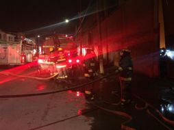 Elementos de diversas corporaciones atendieron las emergencias que se presentaron durante la noche, reportándose algunas personas lesionadas. ESPECIAL/BOMBEROS