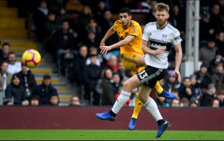Jiménez intentó por diversos medios para dañar la portería defendida por el español Sergio Rico, pero todo acabó en tiros desviados o rechazados. TWITTER / @Wolves