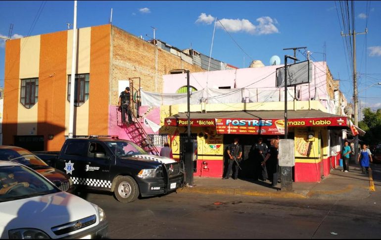 El incendio ocurrió en un segundo piso en una vivienda entre las calles Adrián Puga y Mercedes Celis. ESPECIAL / Policía de Guadalajara