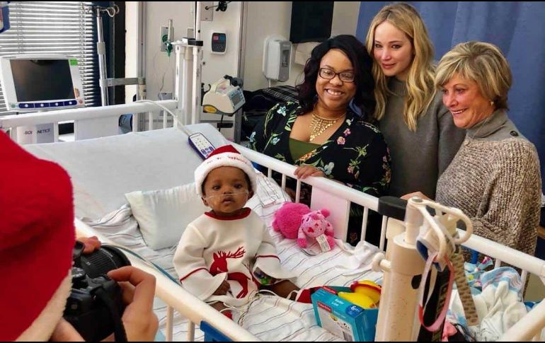 La actriz pasó tiempo en la planta de oncología y la unidad de cuidados intensivos pediátricos. ESPECIAL