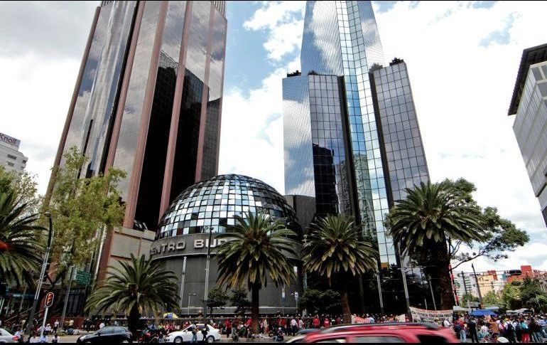 En el mercado accionario local se opera un volumen de 14 mil 0.74 millones de títulos, por un importe económico de 735.3 millones de pesos. NTX / ARCHIVO