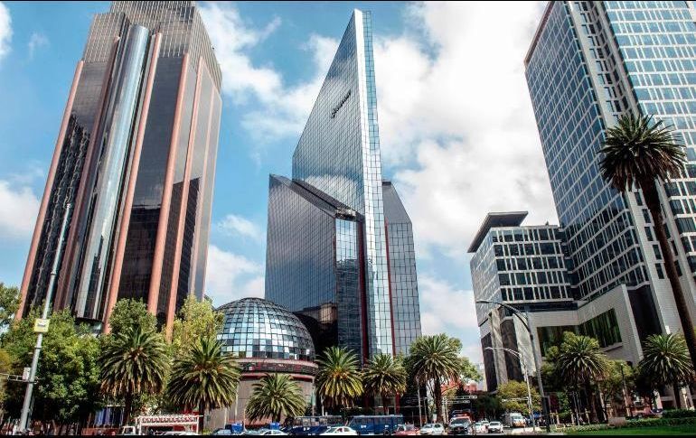 En el mercado accionario local se opera un volumen de mil 146.4 millones de títulos, por un importe económico de tres mil 627.6 millones de pesos. NTX / ARCHIVO