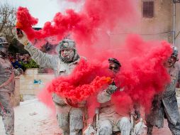Emprenden guerra de huevos y harina en España
