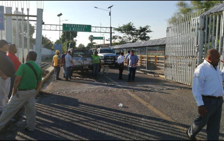 Los funcionarios federales vieron el paso de personas y mercancías que se realiza a través del puente. TWITTER
