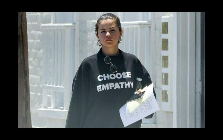 Fuentes cercanas a la intérprete aseguran que ella se encuentra feliz y sana. TWITTER