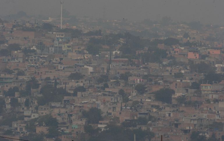 Por otra parte, autoridades estatales y municipales anuncian que armarán un operativo en conjunto para amonestar a quienes enciendan fogatas o hagan uso de pirotecnia. EL INFORMADOR/ ARCHIVO