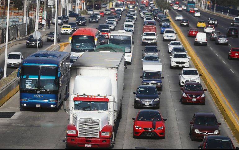 Usual, observar vehículos de carga en zonas de alta afluencia vehicular. EL INFORMADOR / F. Atilano