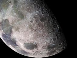 Se ve siempre la misma cara lunar debido a que la velocidad de rotación de la Luna coincide con su velocidad de traslación, de manera que el mismo hemisferio se mantiene en todo momento frente a la Tierra. ESPECIAL / nasa.gov