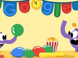 Se muestra a dos elefantes de color morado que se preparan para recibir el Año Nuevo, pues están a sólo cinco minutos de que el reloj marque la medianoche del 1 de enero del 2019. ESPECIAL / google.com