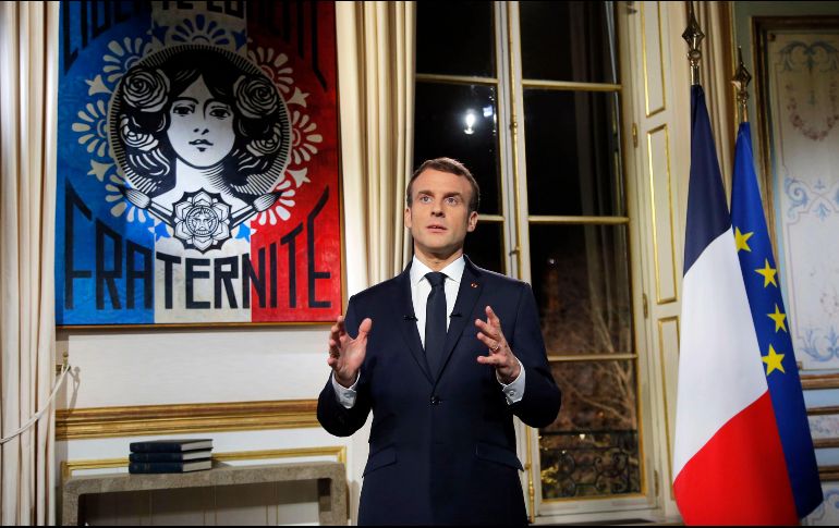  Los asistentes al espectáculo del año nuevo en la avenida no pueden penetrar en la avenida con petardos, fuegos artificiales ni con bebidas alcohólicas. EFE/ M. Euler