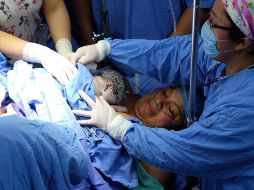 La bebé se llamará Aylin  y goza de excelente salud. Twitter / @TU_IMSS