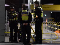 Un hombre apuñaló a tres hombres la noche de ayer lunes en la estación Victoria de la ciudad inglesa. AFP / P. Ellis