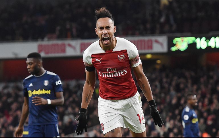 Aubameyang llega a 14 goles con el Arsenal y comparte el liderato de goleo con Kane, que juega en estos momentos con el Tottenham ante el Cardiff.  EFE/A. Rain