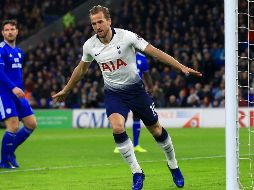 Harry Kane, delantero del Tottenham, suma 14 anotaciones y comparte el liderato de goleo con Pierre Emerick Aubameyang, del Arsenal. AP/M. Kerton