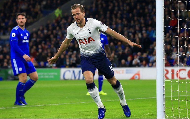 Harry Kane, delantero del Tottenham, suma 14 anotaciones y comparte el liderato de goleo con Pierre Emerick Aubameyang, del Arsenal. AP/M. Kerton