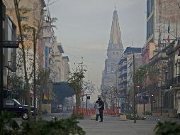 Las fogatas y la quema de pirotecnia fueron comunes durante la noche del 31 de diciembre y la madrugada del 1 de enero. En algunas partes de la ciudad, como el Centro de Guadalajara, se observó la contaminación desde temprano. EL INFORMADOR / F. Atilano