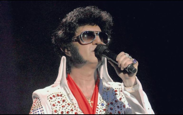 El actor y cantante mexicano interpreta a Elvis Presley como ningún otro.ESPECIAL