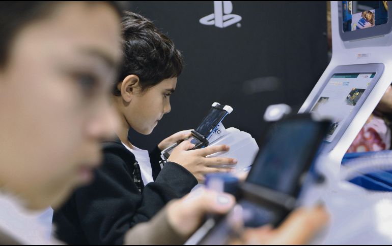 Teléfonos y tabletas electrónicas, los productos más solicitados a los Reyes Magos. AFP