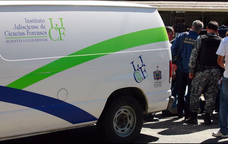 En el cruce de la avenida La Noria y Privada Carrizo, de la colonia La Noria en Tlaquepaque, personal del Instituto Jalisciense de Ciencias Forenses recogió el cuerpo de un masculino. EL INFORMADOR/ ARCHIVO