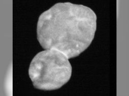 Ultima Thule parece tener un color rojizo como el ladrillo. Los científicos dicen que no se ven cráteres de impactos en las nuevas fotos. TWITTER/ @NASA