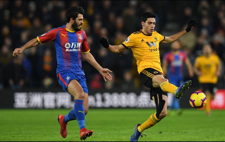 Jiménez (D) disputó los 90 minutos del partido. AFP/P. Ellis