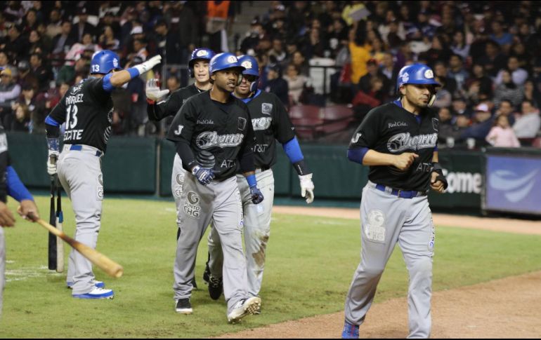 Alonzo Harris (centro) impulsó a Carlos Figueroa, Stephen Cardullo y Gabriel Gutiérrez. FACEBOOK/CharrosBeisbolOficial