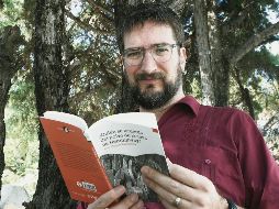 El escritor afirma que su formación periodística lo ayudó a ser conciso y expresivo. EL INFORMADOR / A. Camacho