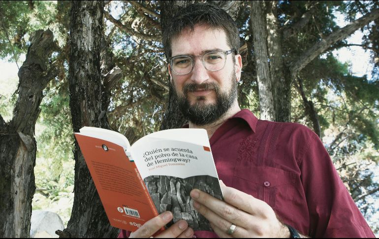 El escritor afirma que su formación periodística lo ayudó a ser conciso y expresivo. EL INFORMADOR / A. Camacho