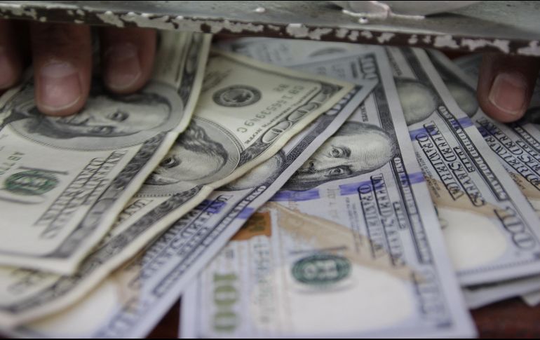 El tipo de cambio para solventar las operaciones denominadas en moneda extranjera pagaderas en el país se coloca en 19.5878 pesos. EL INFORMADOR / ARCHIVO