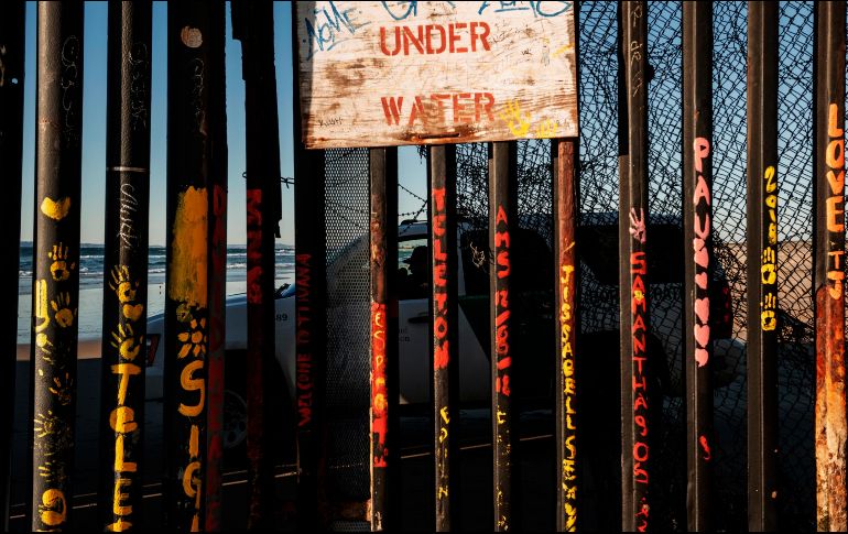 La Patrulla Fronteriza utilizó gas lacrimógeno y gas pimienta para dispersar a los migrantes. AP/D. Ochoa