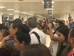 Usuarios de al menos 10 vuelos están en la espera de su equipaje en el Aeropuerto de Guadalajara. ESPECIAL