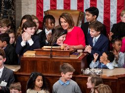 Nancy Pelosi, al centro, se convirtió en la demócrata que presidirá la Cámara baja; es considerada la mujer más poderosa de EU. EFE/J. Lo Calzo