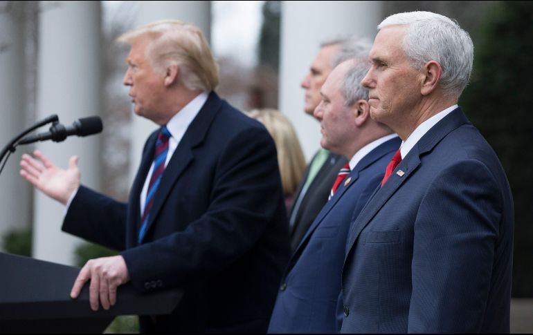 Donald Trump anunció el retiro de las tropas estadounidenses desplegadas en Siria, lo que generó críticas polarizadas. EFE/M. Reynolds